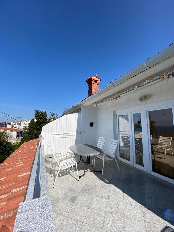 Apartmani Sara Omišalj Екстериор снимка