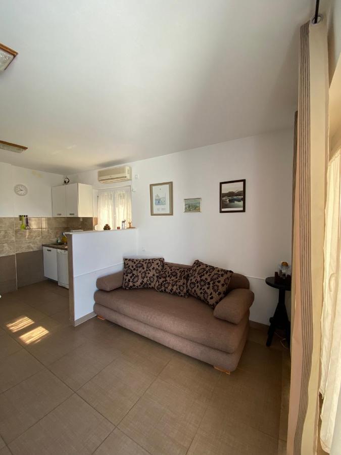 Apartmani Sara Omišalj Екстериор снимка